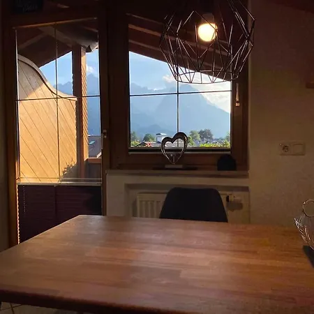 Dachgeschoss Mit Traumbergblick * Garmisch-Partenkirchen